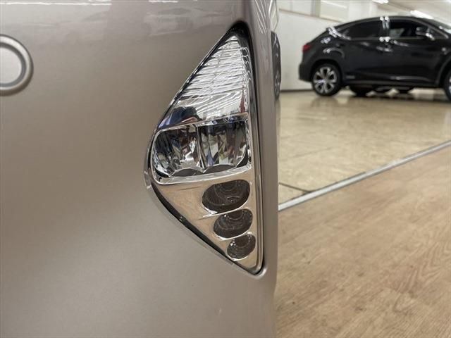 Toyota PRIUS 2016-09 10236-10