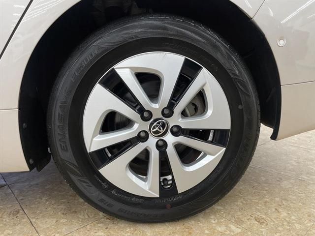 Toyota PRIUS 2016-09 10236-16