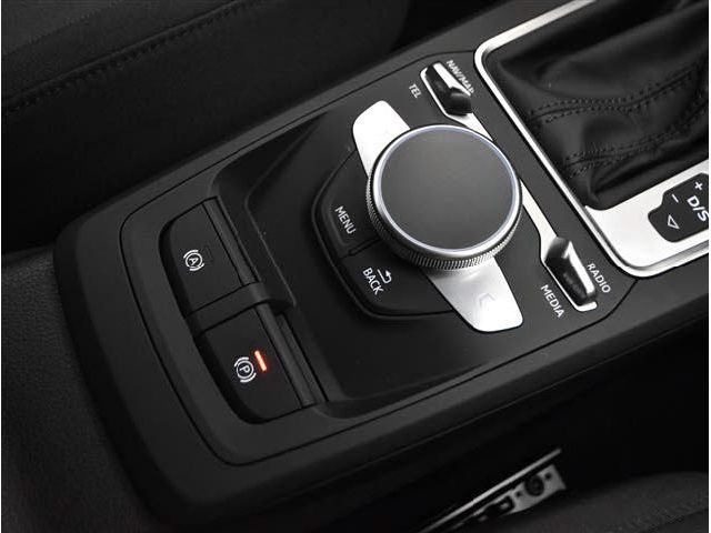 Audi Q2 2022-09 7420-23