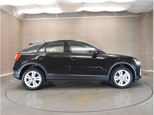 Audi Q2 2022-09 7420-9