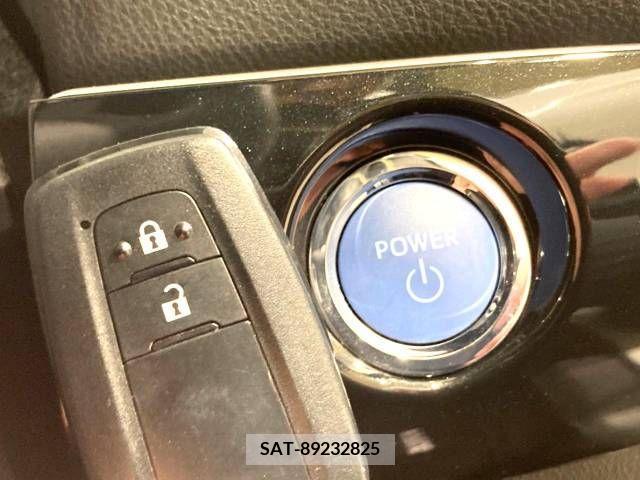 Toyota PRIUS 2019-07 217938-7