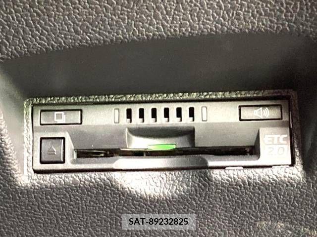 Toyota PRIUS 2019-07 217938-6