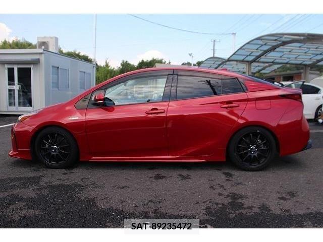 Toyota PRIUS 2019-04 366470-8