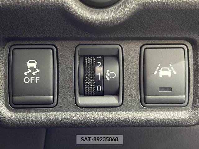 Nissan NOTE 2015-12 379299-5