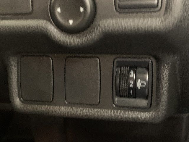 Nissan NOTE 2013-08 12542-5