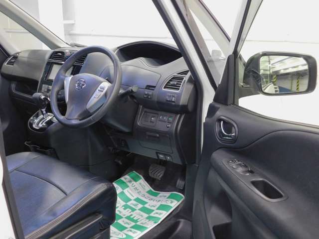 Nissan SERENA 2016-02 12435-18