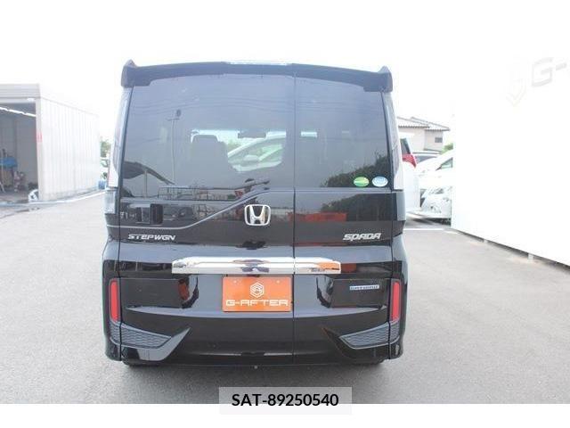 Honda STEP WGN 2017-12 324699-8