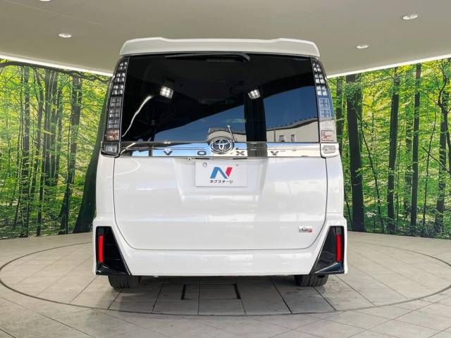 Toyota VOXY 2016-08 185947-16