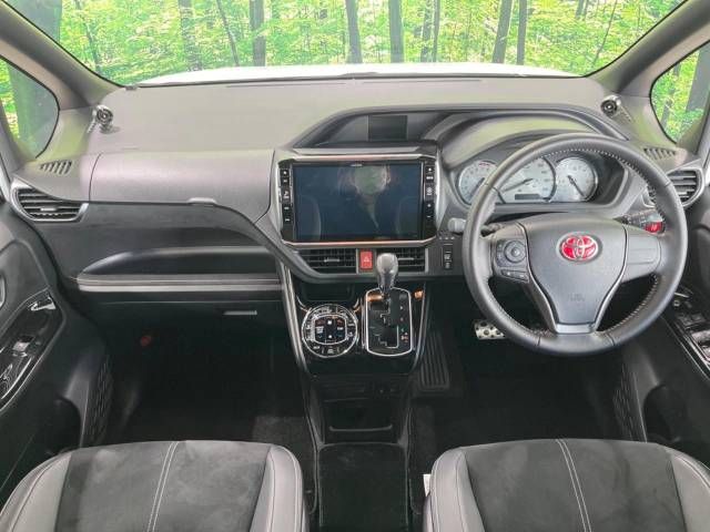 Toyota VOXY 2016-08 185947-1