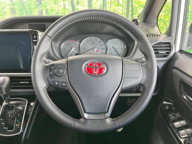 Toyota VOXY 2016-08 185947-12
