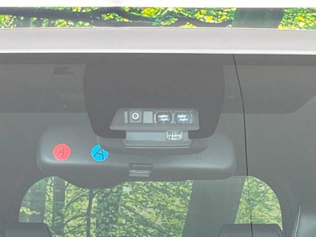 Toyota VOXY 2016-08 185947-4