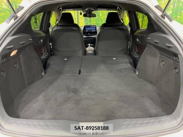 Toyota C-HR 2017-05 264219-10