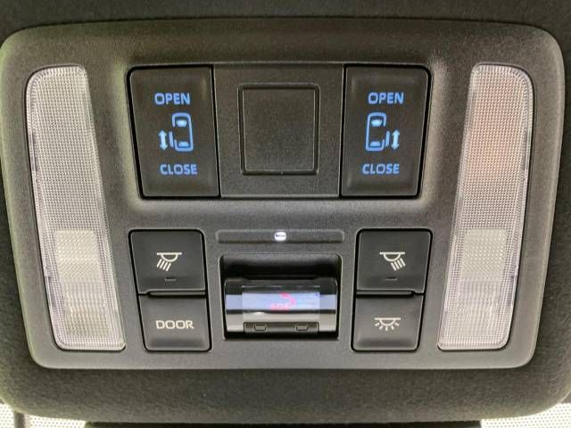 Toyota NOAH 2023-06 195944-7