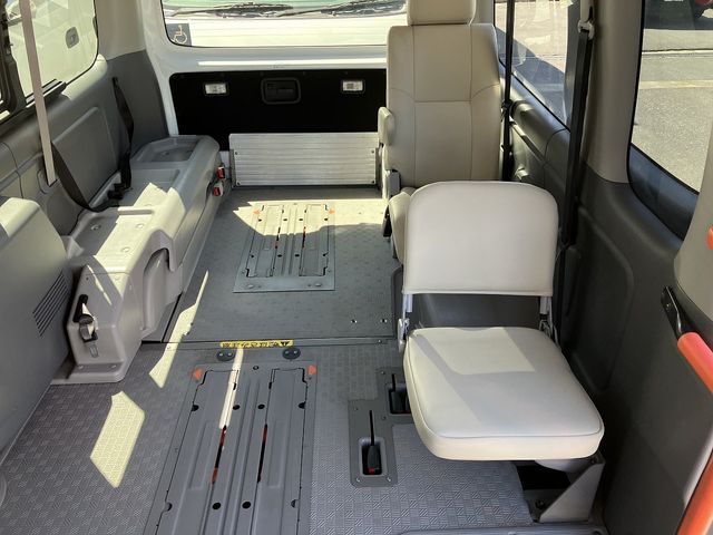 Nissan NV350 Caravan 2019-02 1904-19