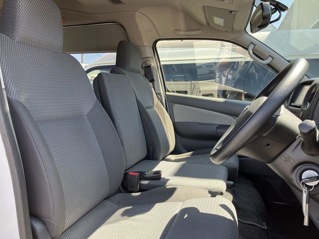 Nissan NV350 Caravan 2019-02 1904-28