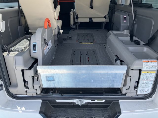 Nissan NV350 Caravan 2019-02 1904-10