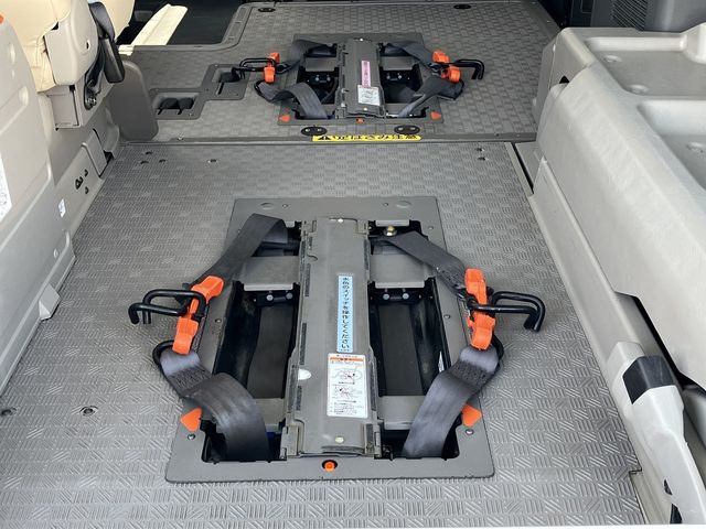 Nissan NV350 Caravan 2019-02 1904-12