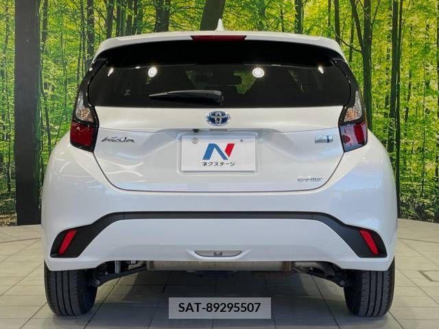Toyota AQUA 2023-07 389291-15