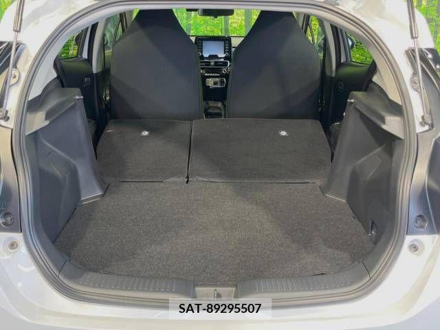 Toyota AQUA 2023-07 389291-10