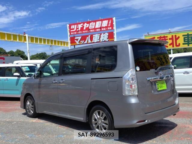 Toyota VOXY 2013-09 321372-11