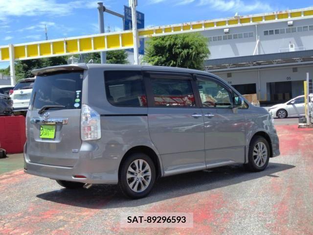 Toyota VOXY 2013-09 321372-10
