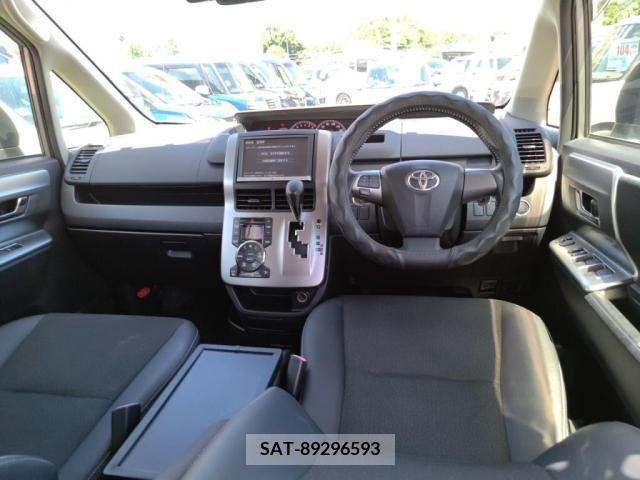 Toyota VOXY 2013-09 321372-2