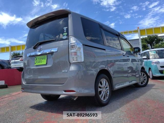 Toyota VOXY 2013-09 321372-25