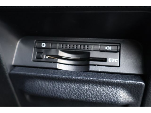 Toyota NOAH 2014-06 13568-18