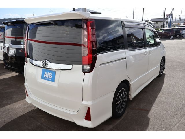 Toyota NOAH 2014-06 13568-2