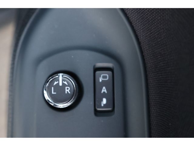 Toyota NOAH 2014-06 13568-3