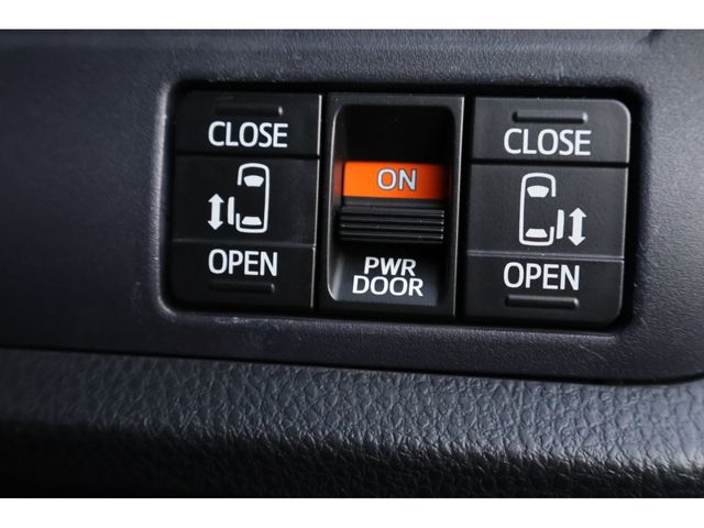 Toyota NOAH 2014-06 13568-15