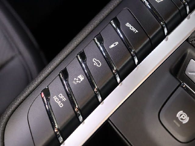 Porsche MACAN 2020-08 19608-15