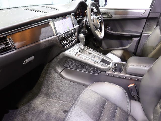 Porsche MACAN 2020-08 19608-7