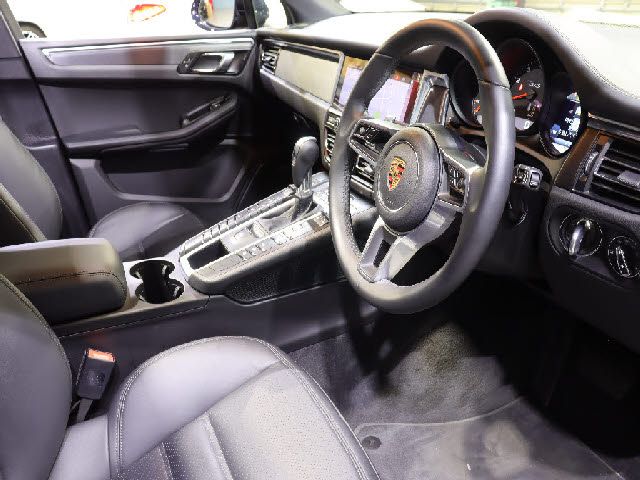 Porsche MACAN 2020-08 19608-6