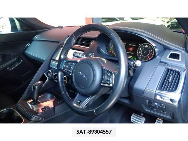 Jaguar E-PACE 2018-05 376219-12