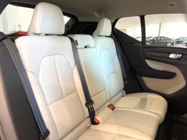 Volvo XC40 2022-09 14684-16
