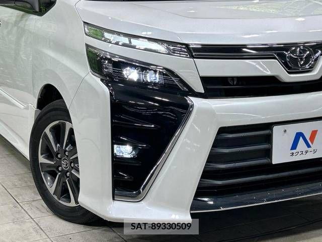 Toyota VOXY 2018-07 207155-12
