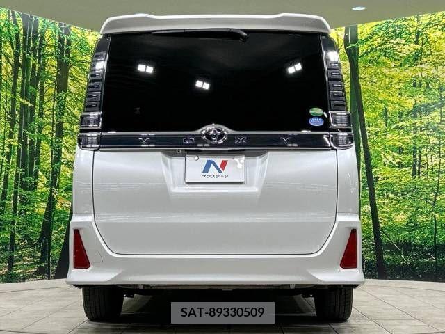 Toyota VOXY 2018-07 207155-15