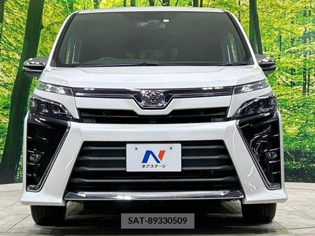 Toyota VOXY 2018-07 207155-14