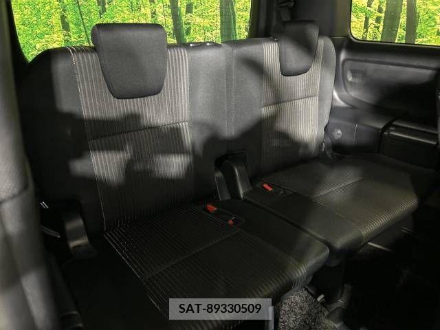 Toyota VOXY 2018-07 207155-9