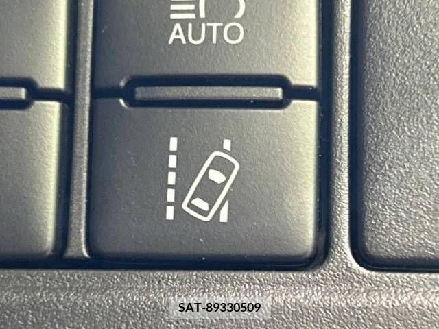 Toyota VOXY 2018-07 207155-6