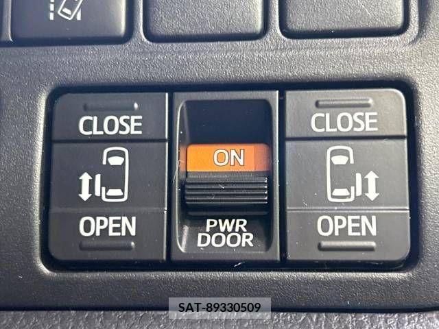 Toyota VOXY 2018-07 207155-5
