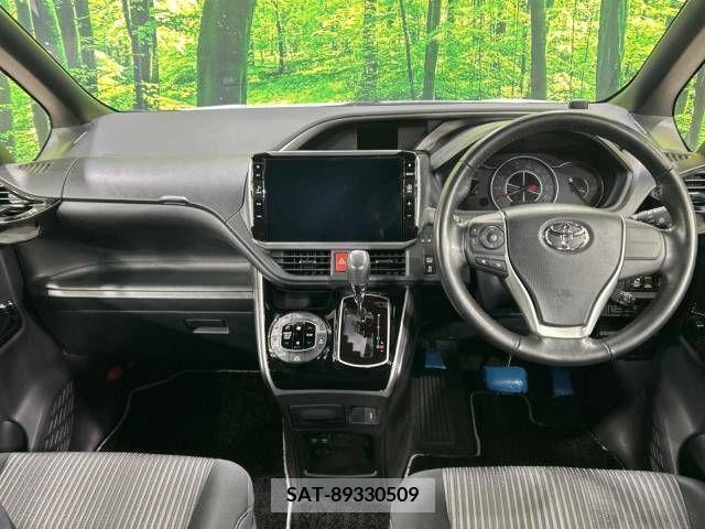 Toyota VOXY 2018-07 207155-1
