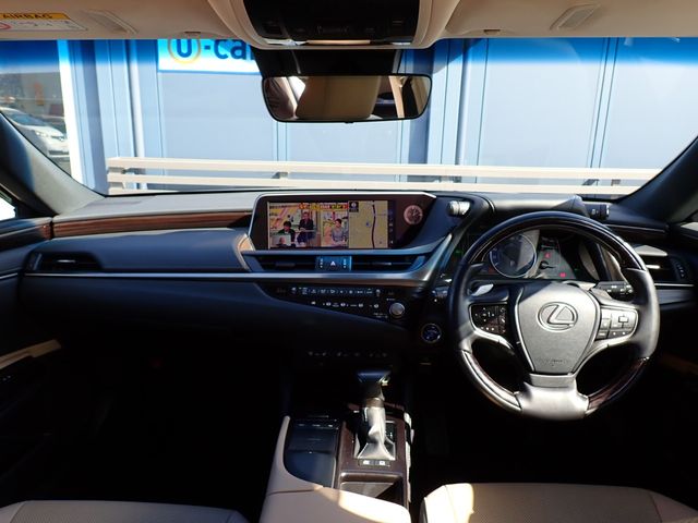 Lexus ES 2021-04 22357-1
