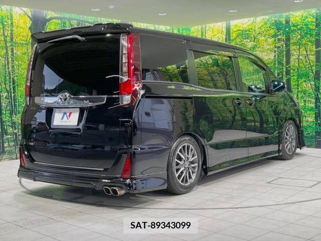 Toyota NOAH 2016-05 379786-18