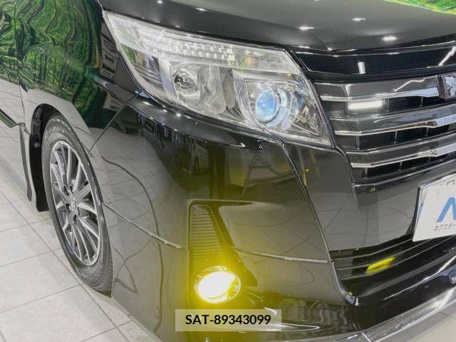 Toyota NOAH 2016-05 379786-13