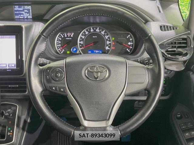 Toyota NOAH 2016-05 379786-12