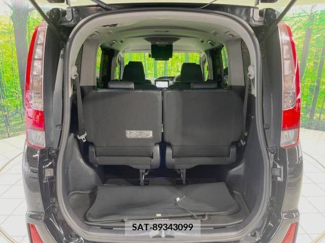 Toyota NOAH 2016-05 379786-11