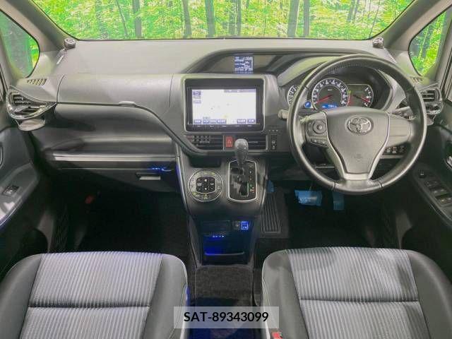 Toyota NOAH 2016-05 379786-1