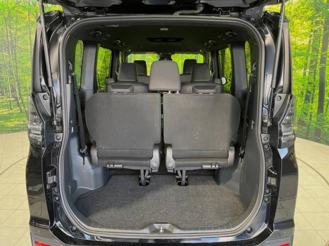 Toyota VOXY 2022-10 26738-11